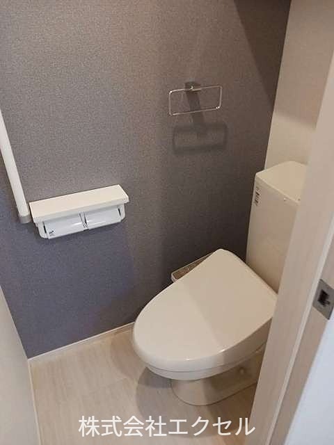 トイレ　温水洗浄便座です。
