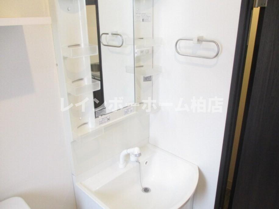 洗面設備　コンパクトで使いやすい洗面所