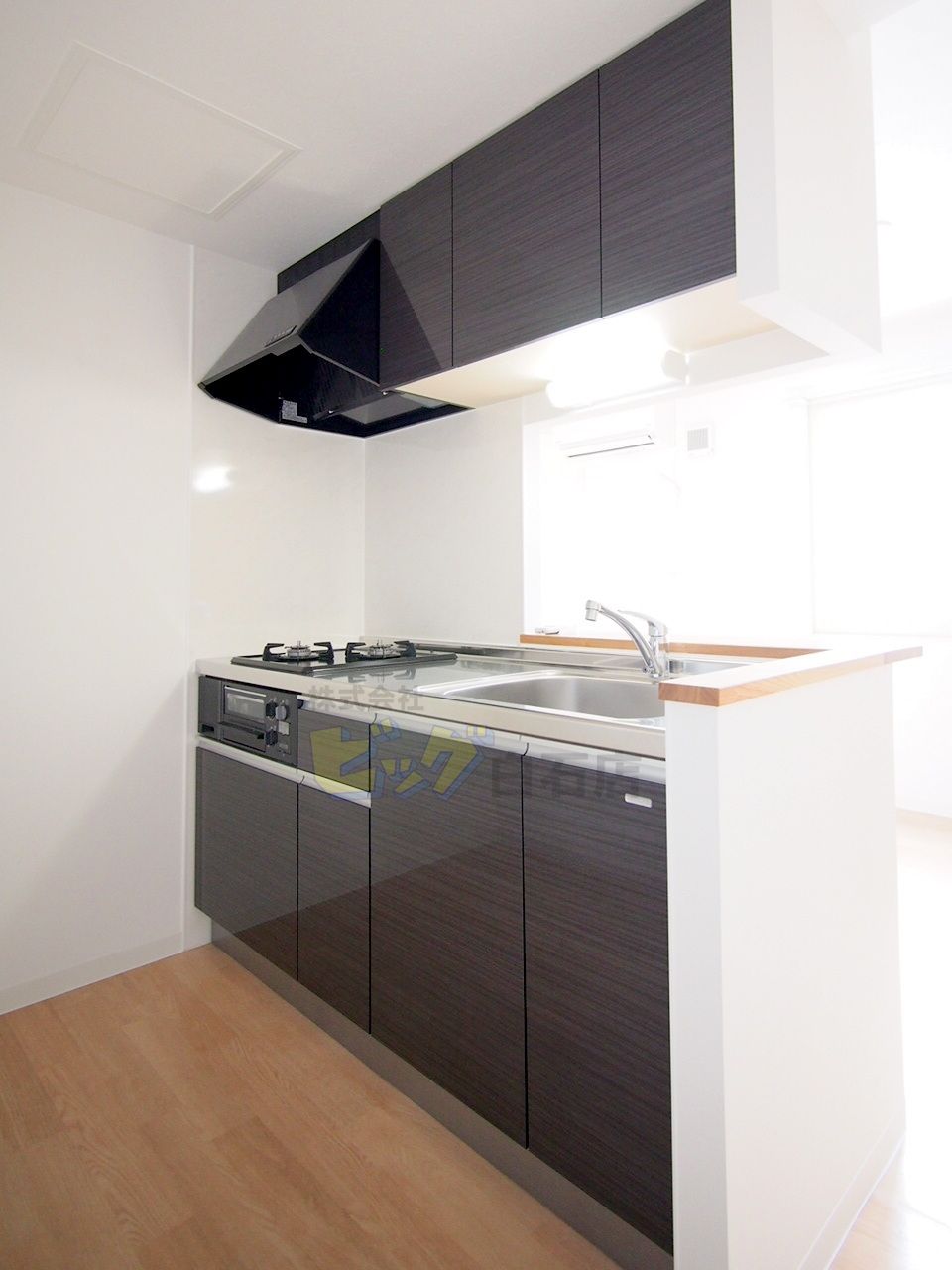 キッチン　人気の対面式システムキッチンです♪