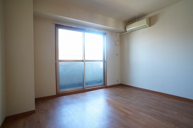 その他設備　室内エアコン付き♪