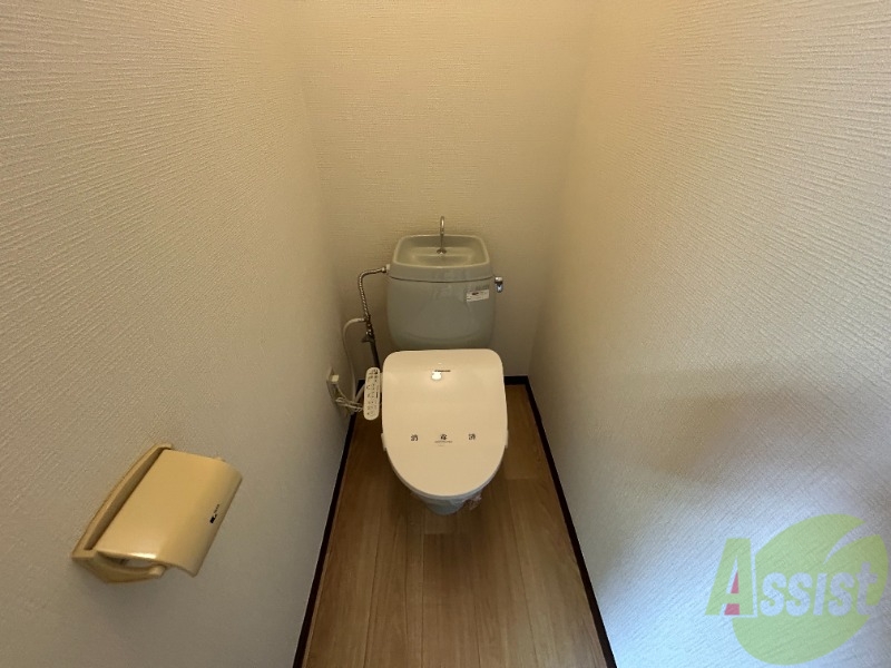 トイレ　トイレには温水洗浄便座機能が付いていて、冬場も暖かです。