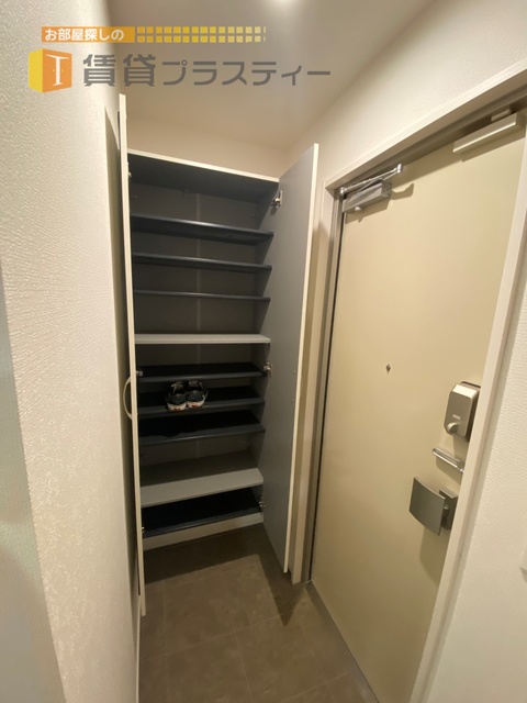 玄関　シューズボックス付き