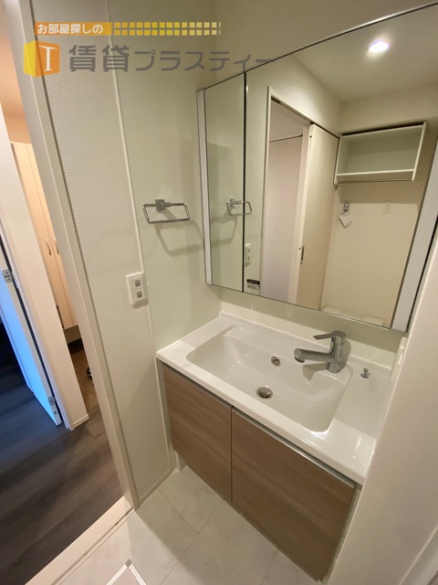 洗面設備　大きい鏡が嬉しいですね