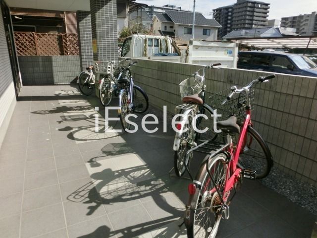 駐車場　敷地内の駐輪場