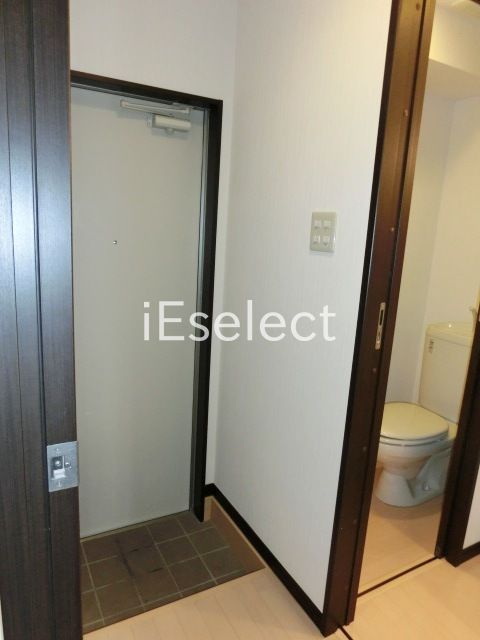 玄関　玄関にはシューズボックスあります