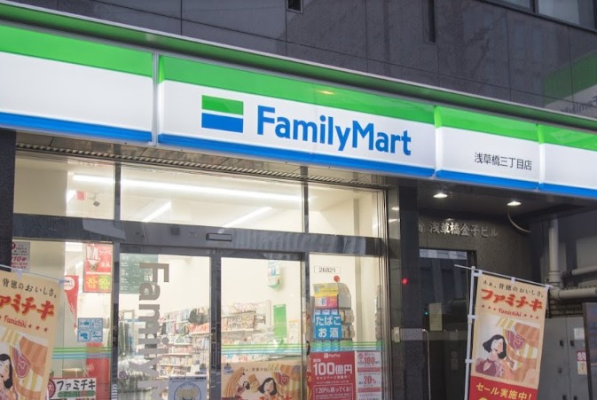 コンビニ　ファミリーマート浅草橋三丁目店（コンビニ）まで244m