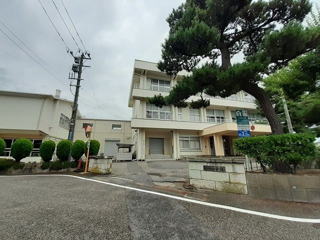 小学校　亀田小学校（小学校）まで420m