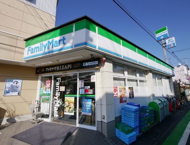 コンビニ　ファミリーマート入曽駅前店（コンビニ）まで538m