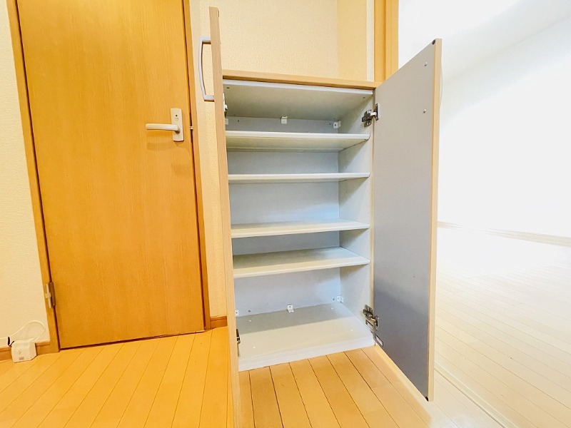 玄関　※別部屋参考写真