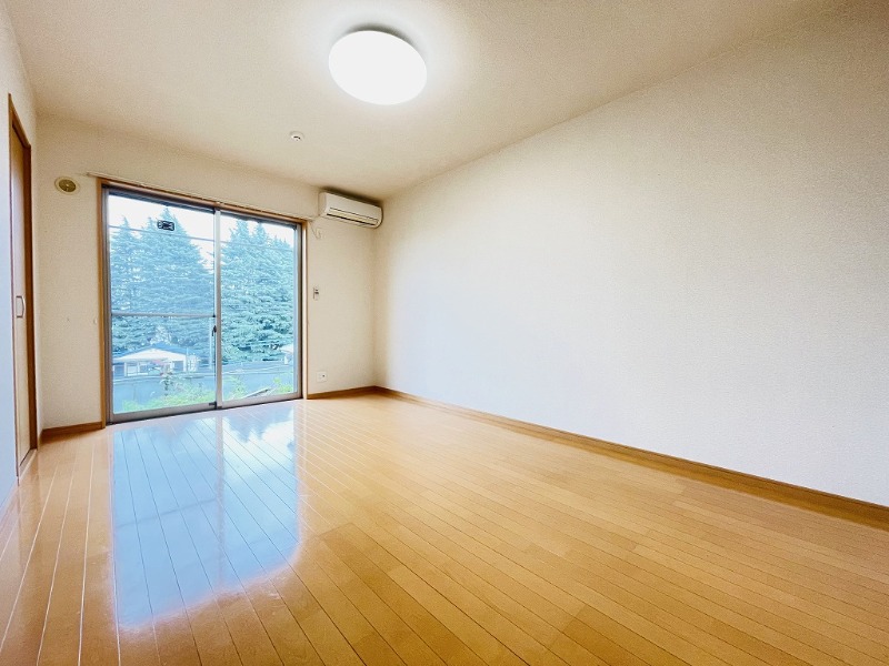 居室・リビング　※別部屋参考写真