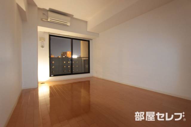 居室・リビング　広く使えるお部屋です