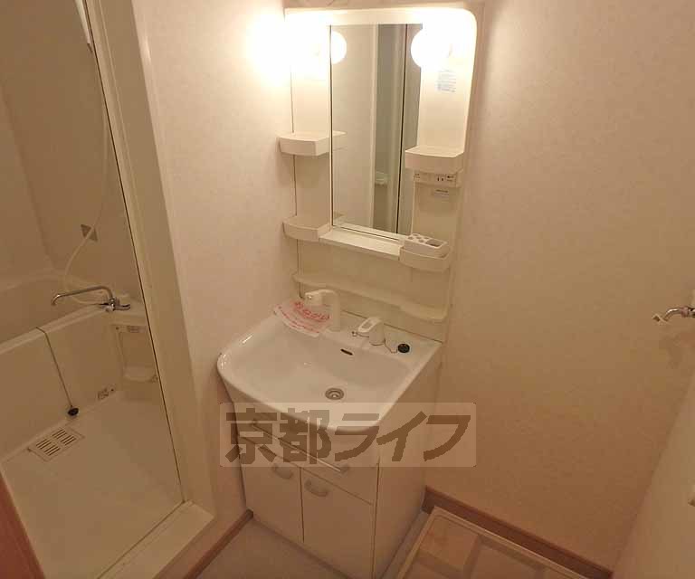 洗面設備　独立洗面台です