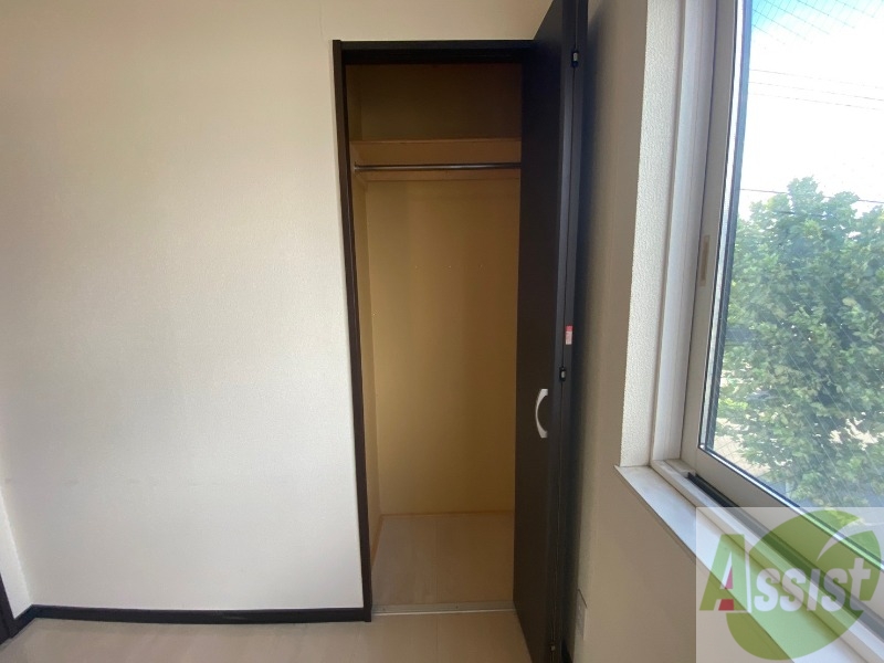 収納　クローゼットは奥行きもあり、荷物が多い方でも安心です。