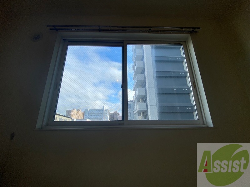 バルコニー　窓からの日光は気持ちを明るくしてくれますね！