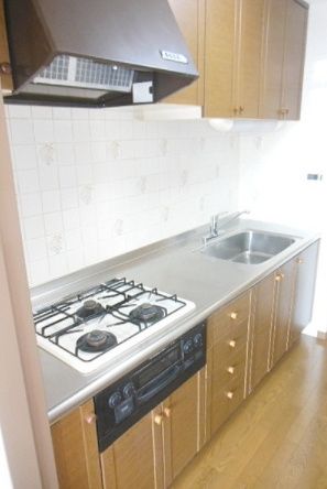 キッチン　3口コンロ付きです♪
