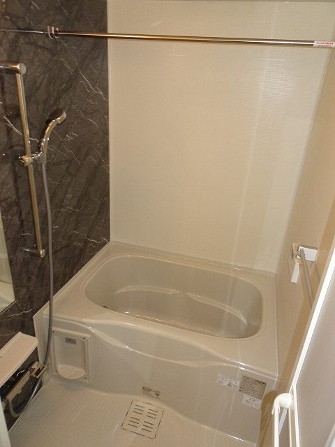 バス・シャワールーム　バスルームです。