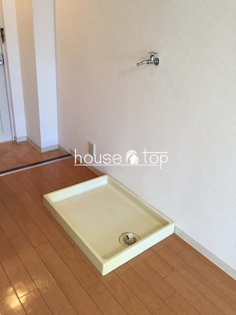 洗面設備　室内に洗濯機が設置出来るので時間帯を気にせず洗濯出来ますよ♪