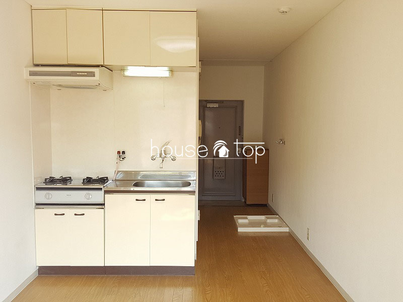 居室・リビング　キッチン上部には食器棚など収納出来ますよ♪