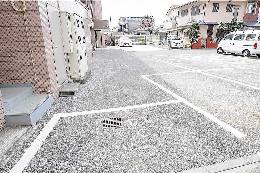 駐車場　駐車場