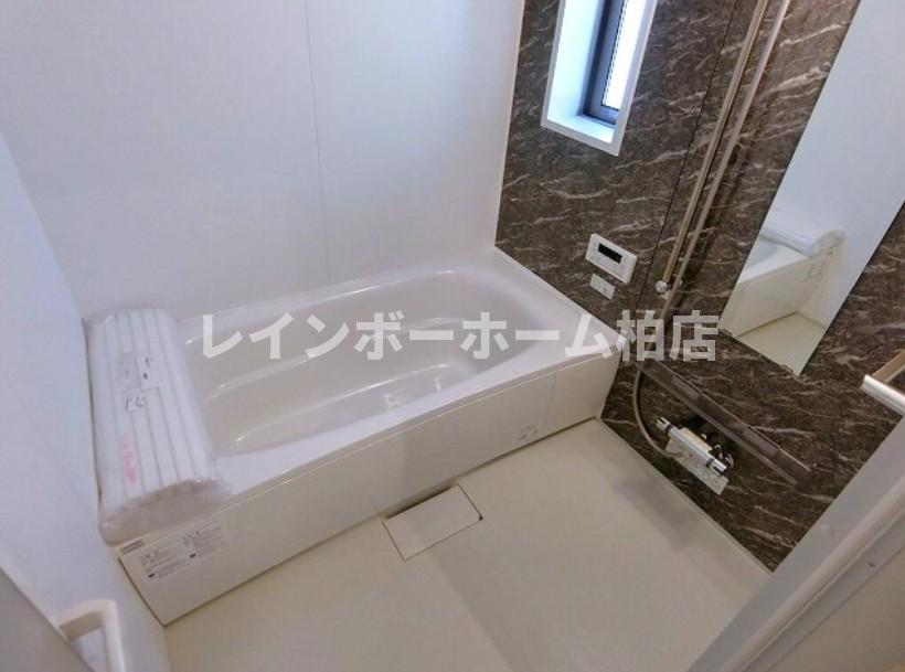 バス・シャワールーム　落ち着いた空間のお風呂です