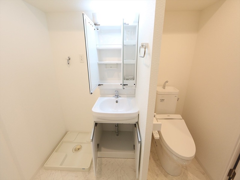 洗面設備　脱衣所　独立洗面台　収納スペース有