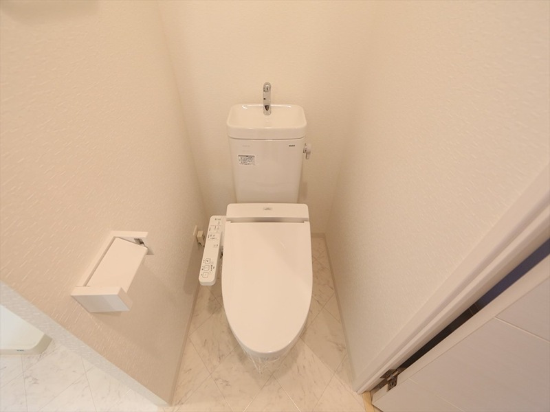 トイレ　温水洗浄暖房便座付トイレ