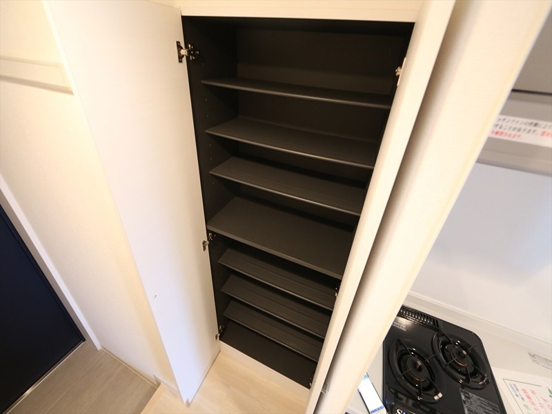 玄関　玄関　シューズボックス付（収納充実してます）