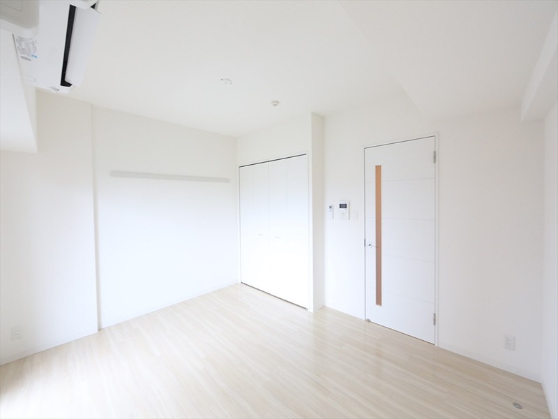 その他部屋・スペース　洋室8.5帖　エアコン完備　バルコニー