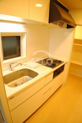 キッチン　クロスレジデンス大阪新町　3口ガスシステムキッチン