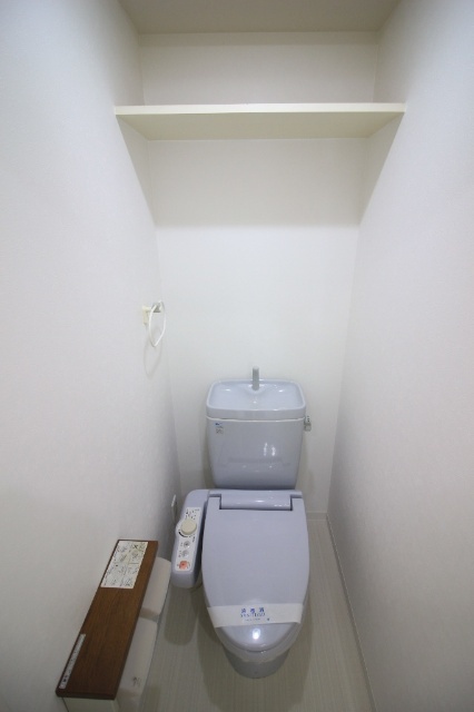 トイレ　ウォシュレット付き