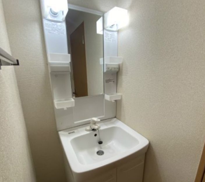 洗面設備　独立洗面台で身支度をすべて済ませてしまいましょう