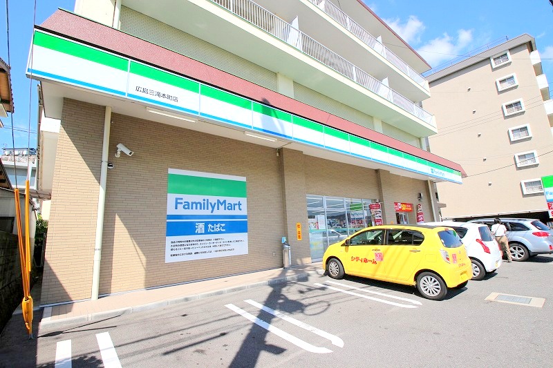 コンビニ　ファミリーマート広島三滝本町店（コンビニ）まで113m