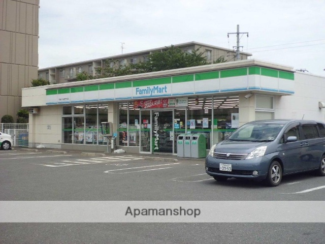 コンビニ　ファミリーマート（コンビニ）まで536m