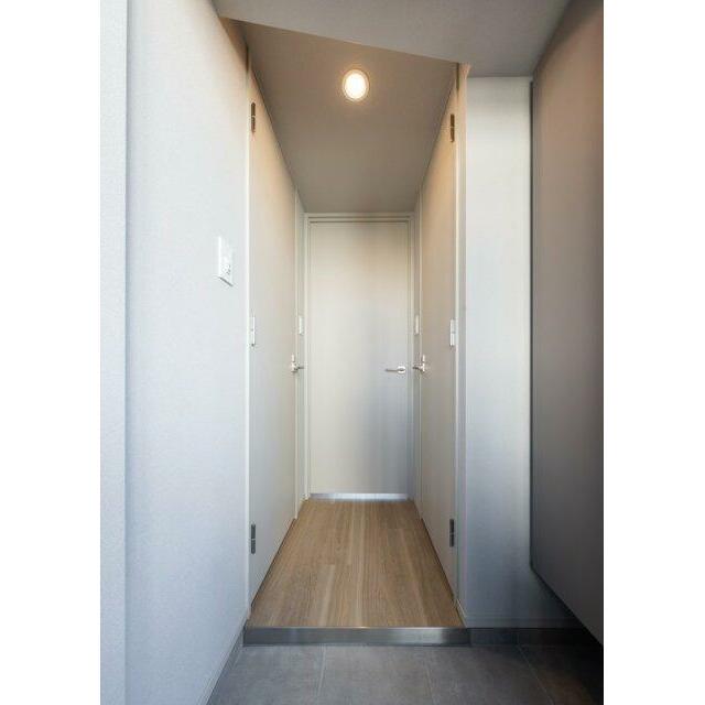 玄関　※同タイプ参考写真です（カラータイプが異なる場合がございます