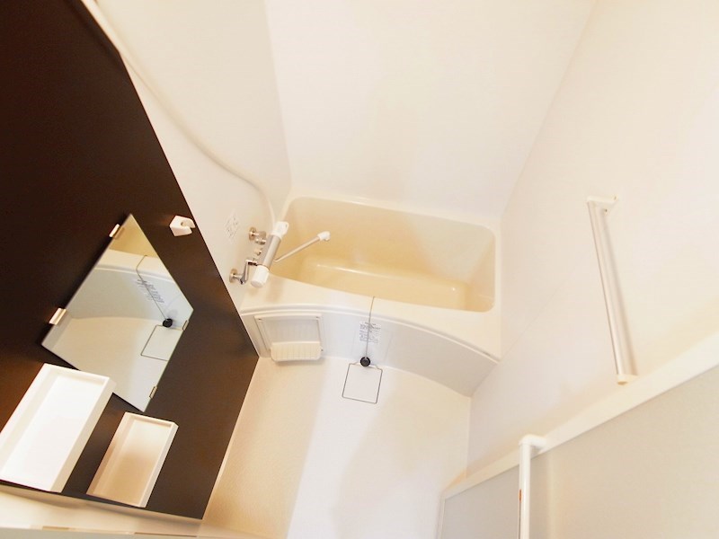 バス・シャワールーム　同一物件別部屋写真