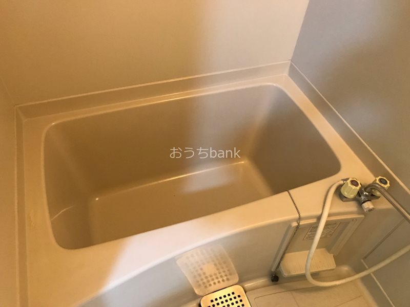 バス・シャワールーム　ゆったりできる浴室です。