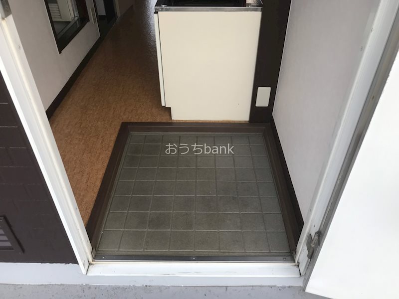 玄関　コンパクトな玄関スペース