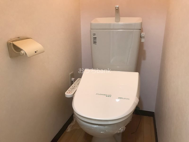 トイレ　清潔感のある洋式トイレは、温水洗浄便座ついてます。