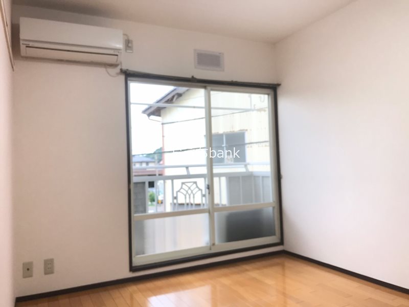 その他部屋・スペース　室内は、エアコンが1基ついて生活しやすい環境です。