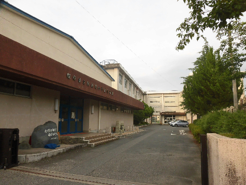 中学校　岐阜市立長森中学校（中学校）まで2949m