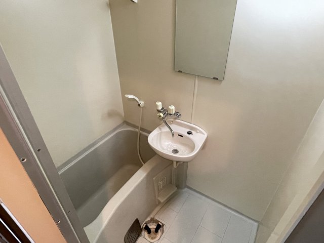 バス・シャワールーム　ゆったり過ごせるお風呂です