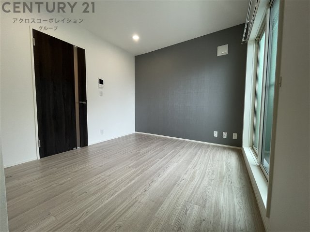 居室・リビング　床が明るい色合いで綺麗です♪