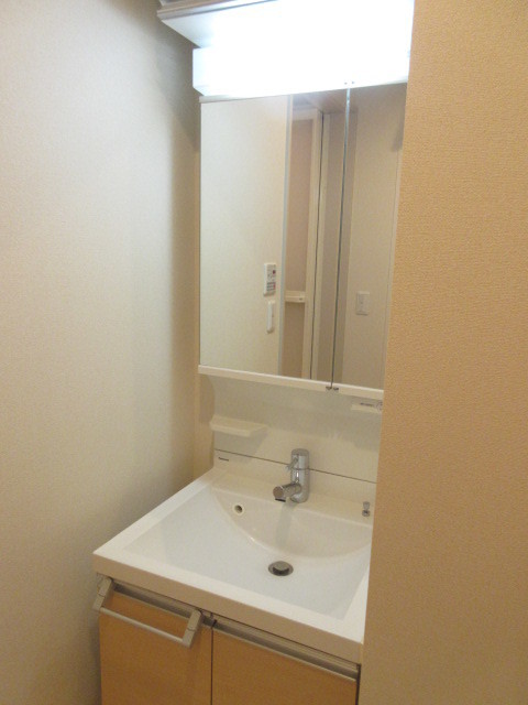 洗面設備　★人気の温水シャワー付洗面化粧台★