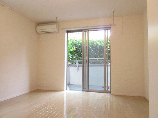 居室・リビング　★明るいフローリングのお部屋です★