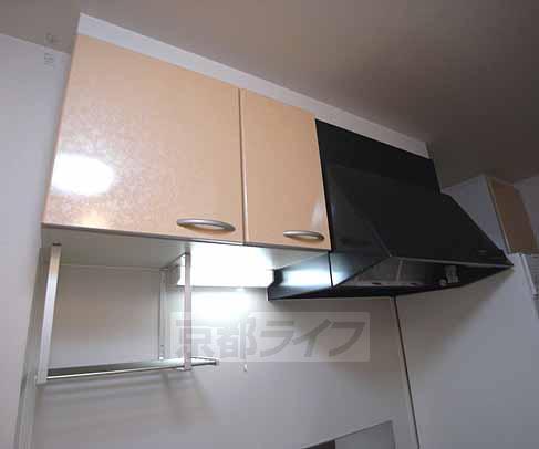 その他設備　大きな換気扇と収納棚は特徴です。