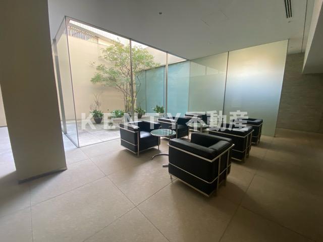 ロビー　落ち着いたロビーです