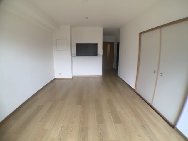 居室・リビング　床色が明るくて綺麗です♪