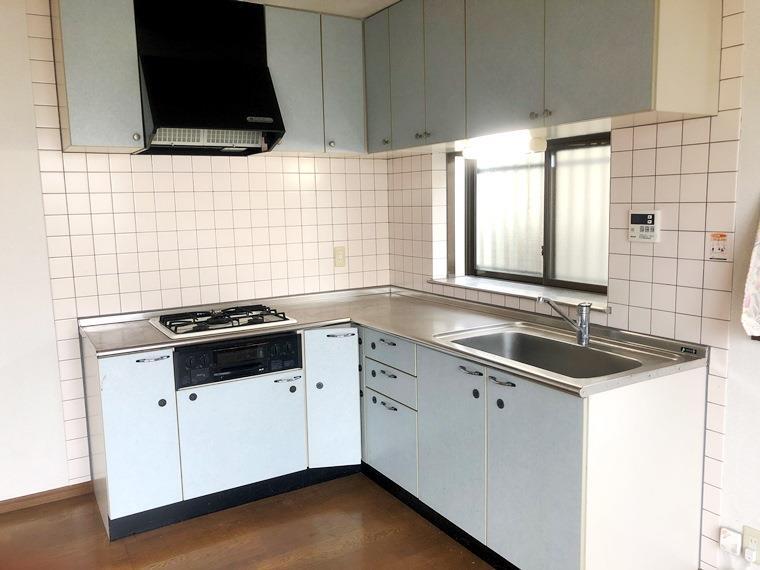 キッチン　自炊をされる方に嬉しい3口コンロ♪