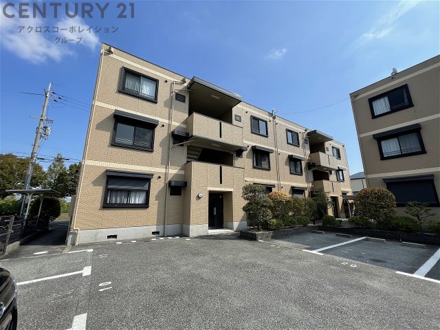 建物外観　敷地内に駐車場あります！