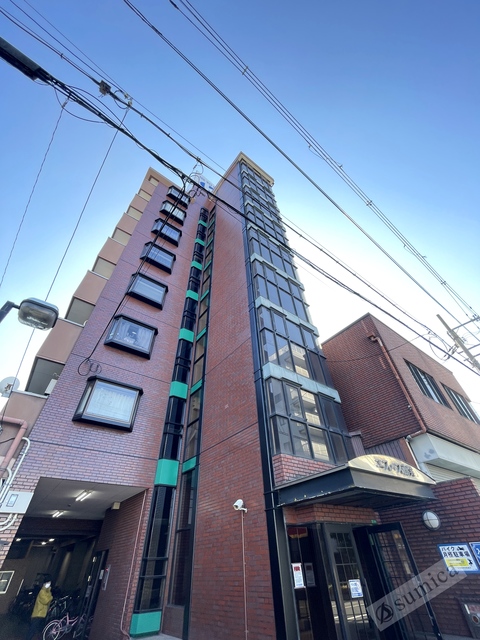 建物外観　エレベーター付きで昇り降りがラクラク。